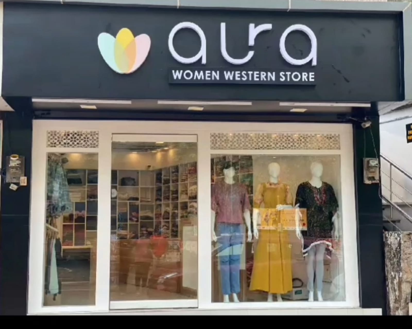 Aura Women Western Store Ponnani
